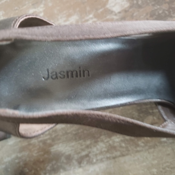 Mother of the Groom Dress and Shoes to Match! - Picture 6 of 16